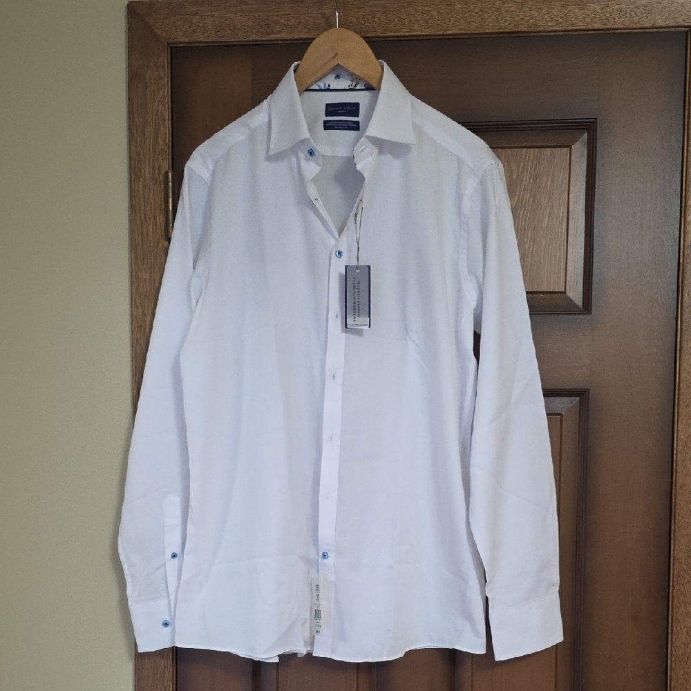 White Dress Shirt with Classic Collar and Formal Design